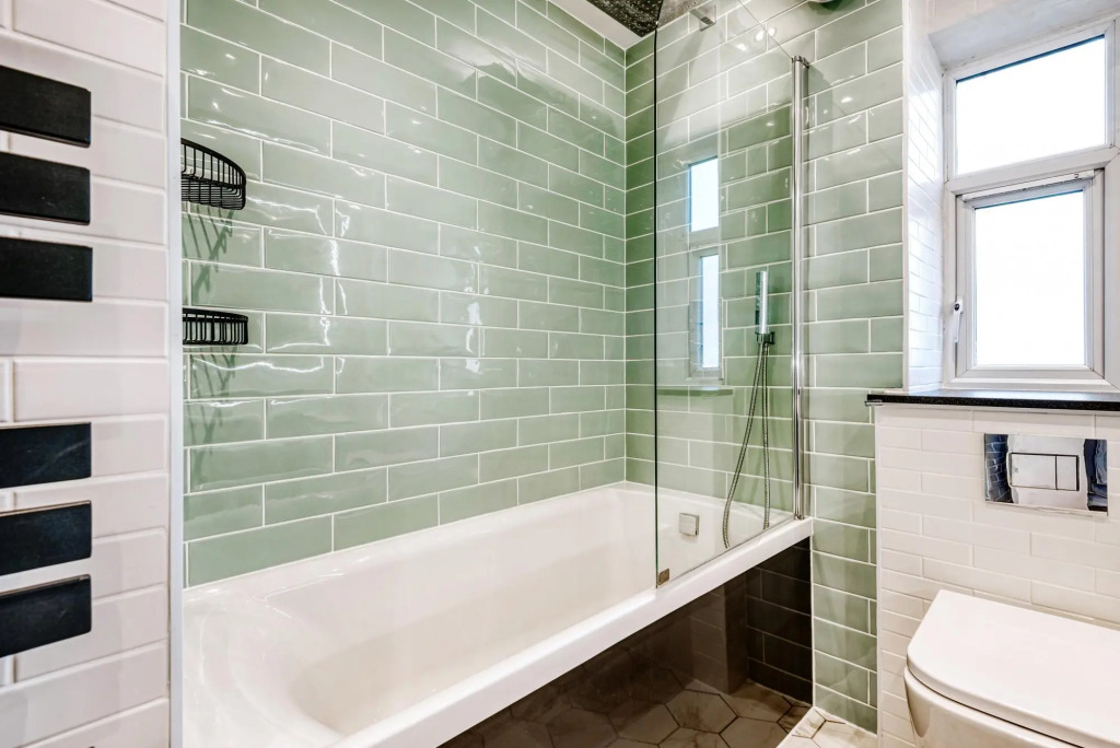Stunning and Warm Home in Wandsworth by Underthedoormat