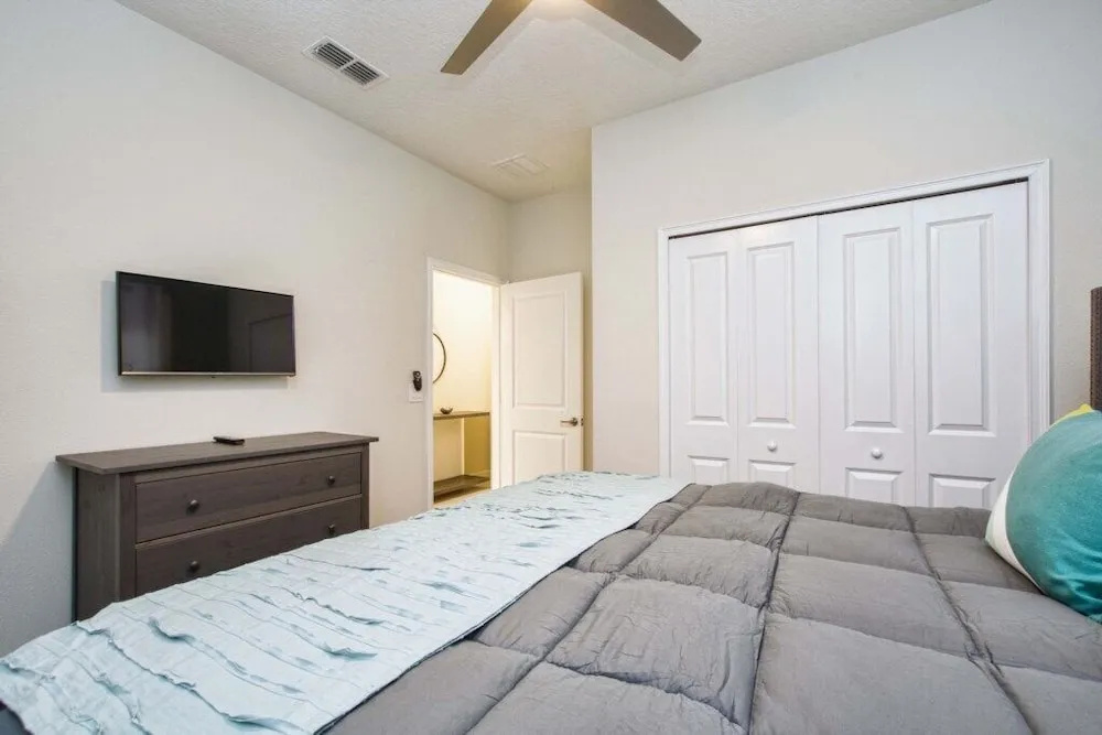 Storey Lake-5 Bedroom Townhome w/Splashpool-1630ST
