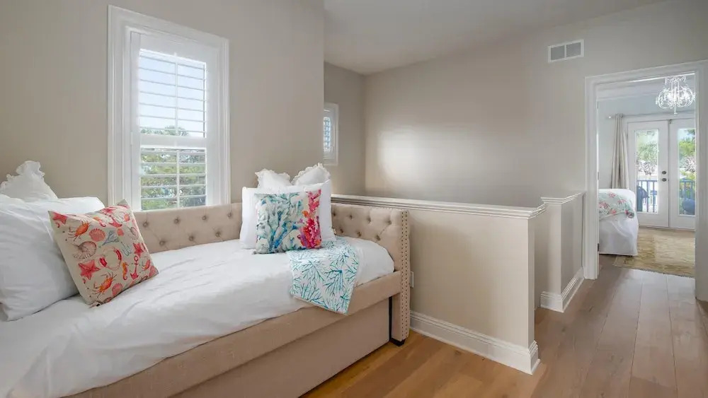 Sea Brees Crystal Shores