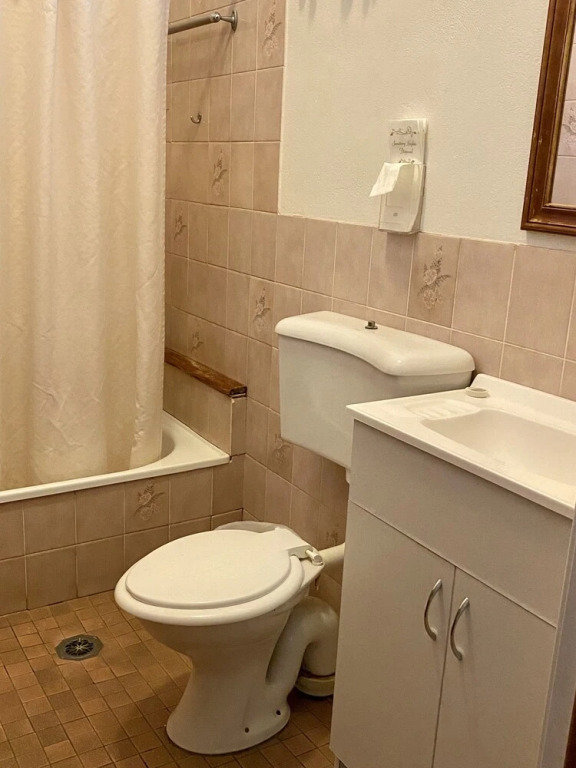 County Lodge Motor Inn