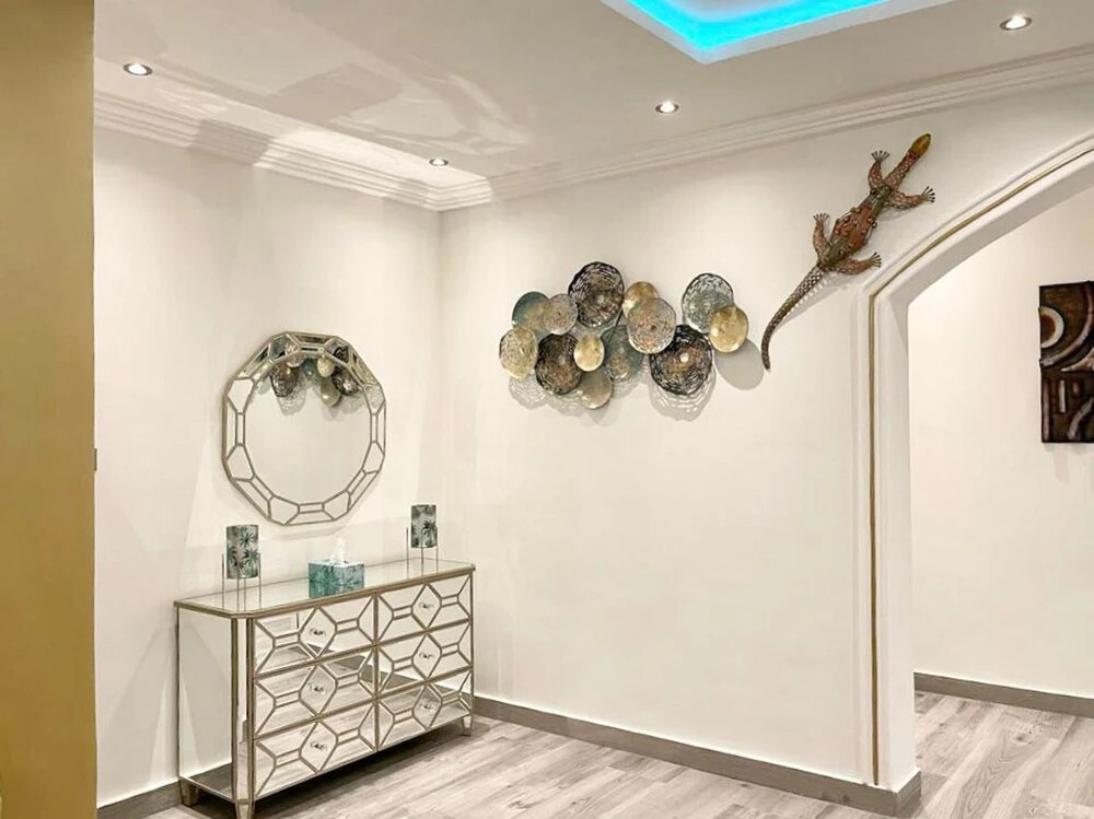 2 Bed Apartment Sleeps 4 - Jacuzzi, Parking, Wifi