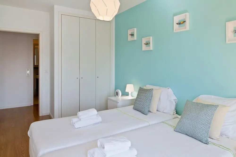 Stunning 2 Bed Apt, Sleeps 4 nr Entrecampos