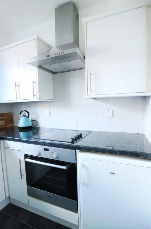 Newly Renovated 1 Bedroom Flat - Sleeps 4