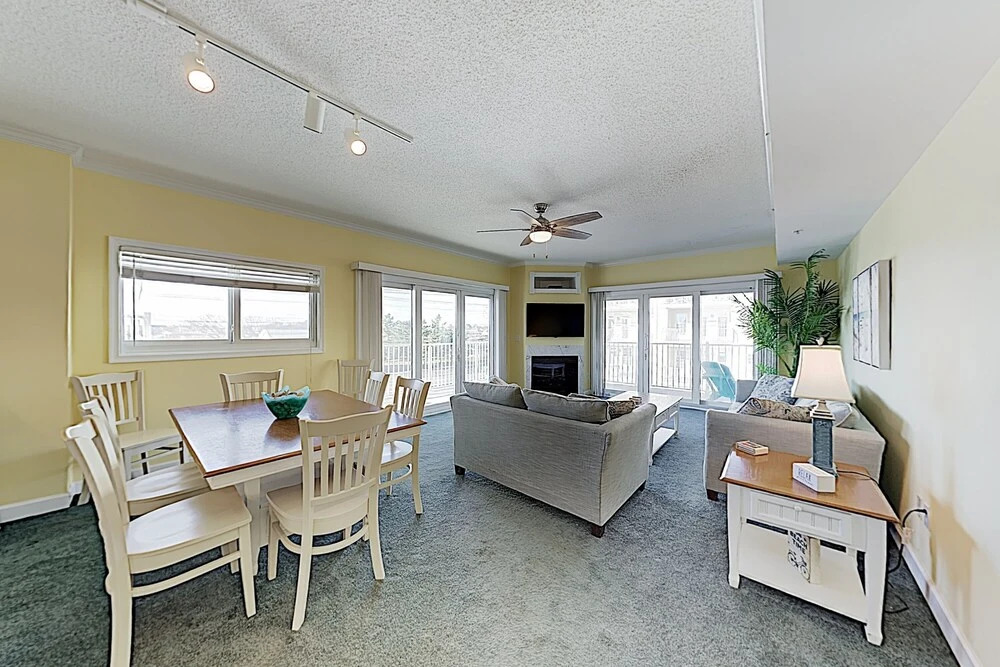 New Listing! Corner-unit W/ Balcony, 300 To Beach 3 Bedroom Condo