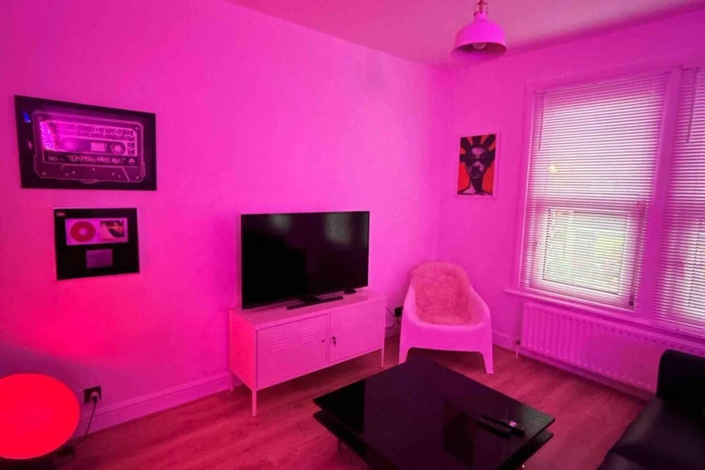 London Flat Next to Central Line Tube Station