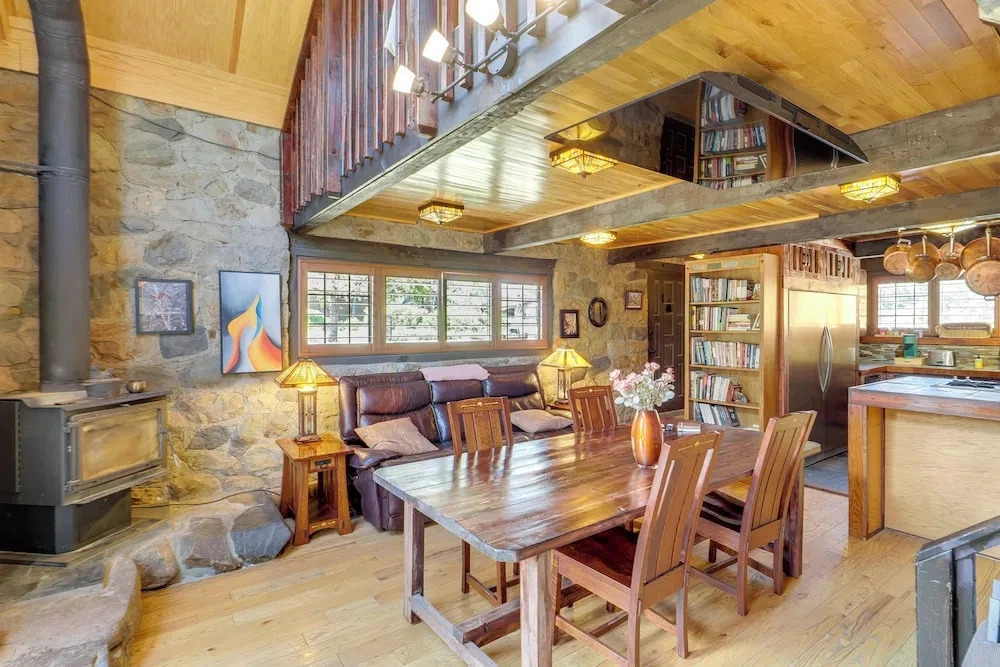 Historical Mtn-view Getaway w/ Hot Tub in Sandy