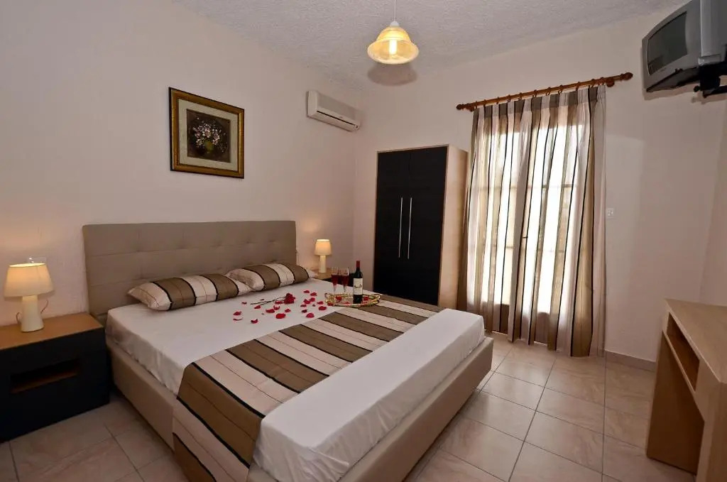 Oasis Deluxe Apartments