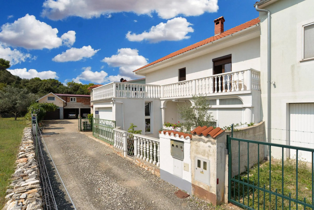 Apartment 1725