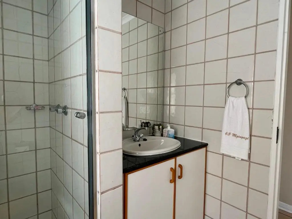 Waterfront 2 Bedroom Apartment