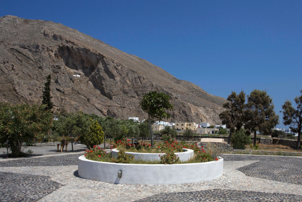 Birds Villa Apartments with Heated Pool - Including Car and Breakfast