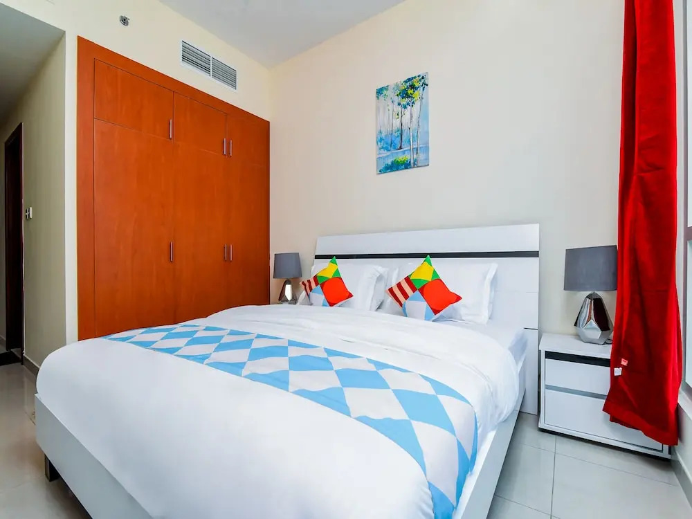 OYO Home 176 1BHK Lake Tower JLT