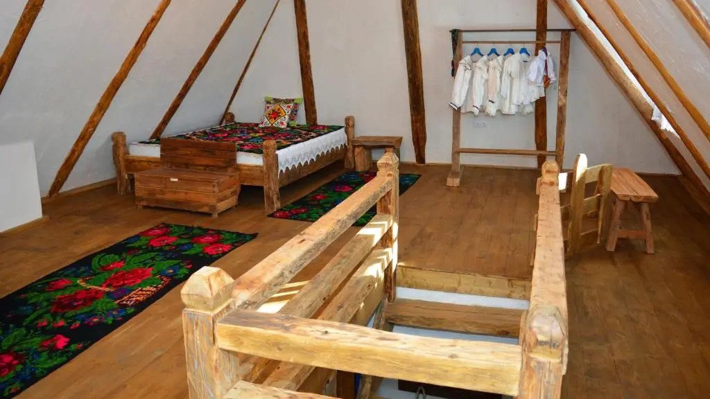 Casa Colț din Maramureș - Old Traditional House