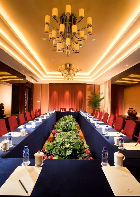 Huaqiao New Century Grand Hotel