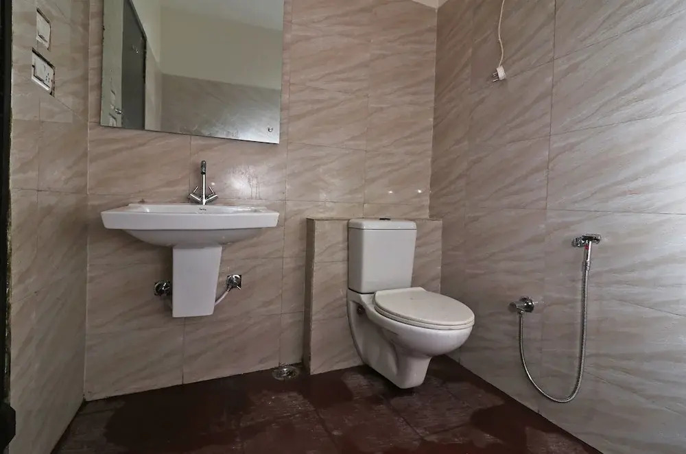 OYO 18753 Hotel Glance Inn