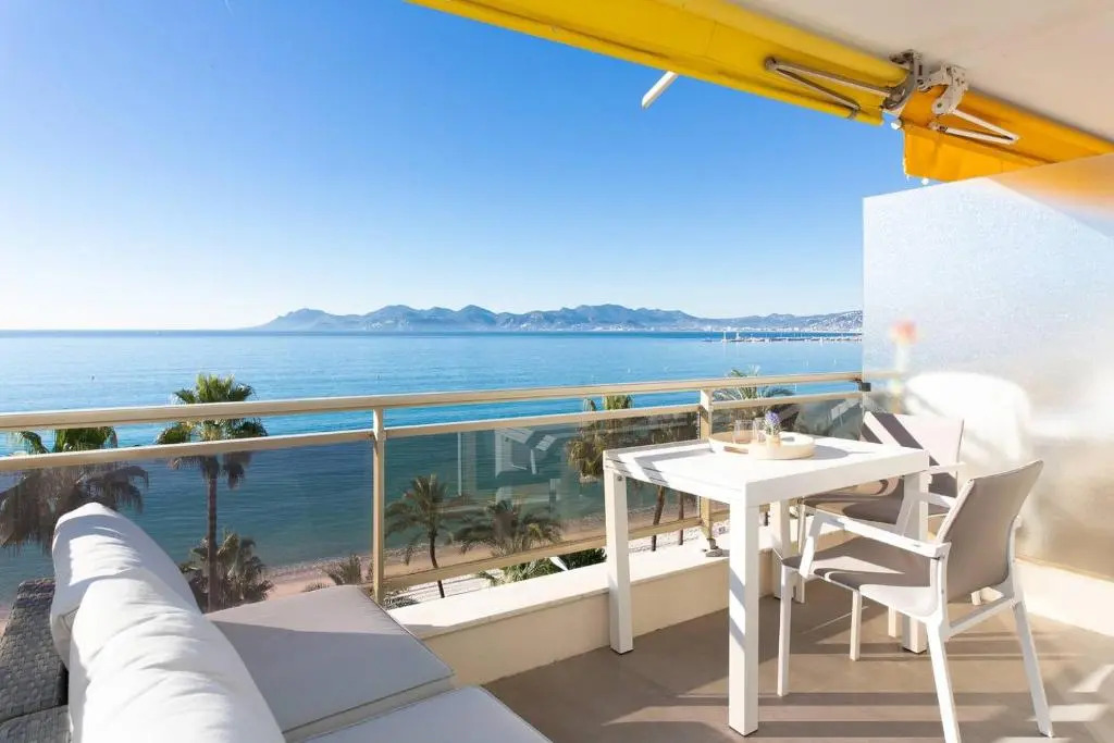 On la Croisette: luxe 2 bedrooms/ 2 baths