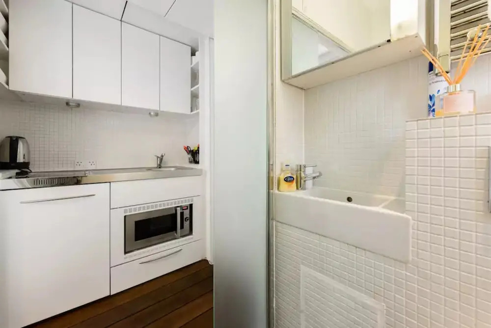 Earls Court Apartments by BaseToGo