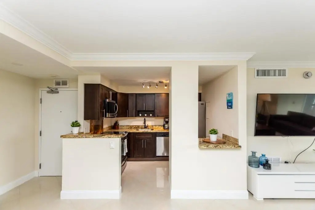 Ocean Beach Condo 3BR On the Sand 811
