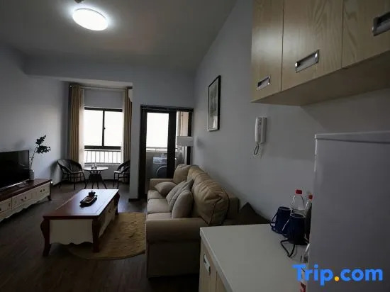 Hangzhou Tonglu Shengtuo Serviced Apartment (Tonglu East Station Jiangnan Town)