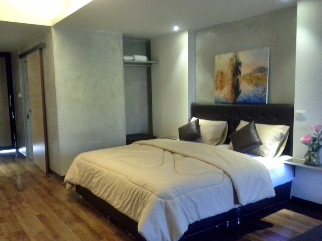 Thongtha Residence