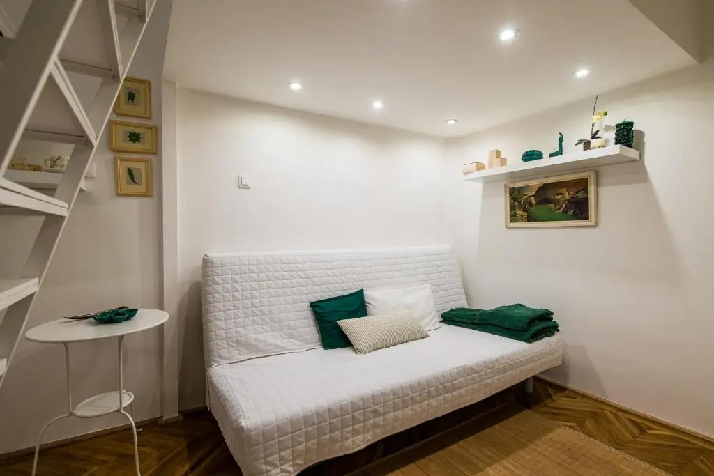 Green Pearl Apartment at St Stephen s Basilica