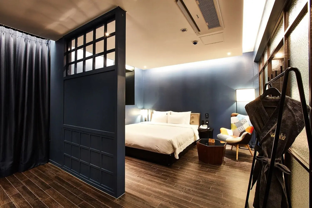 Hotel Wanted