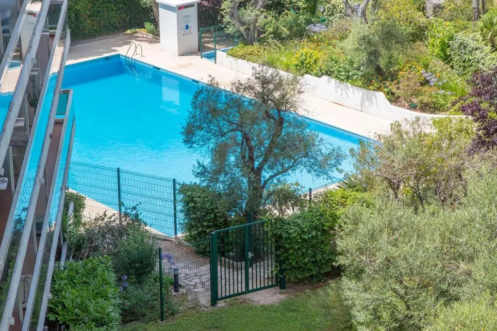 Studio with a 12 m2 terrasse sea view in Antibes Juan les Pins