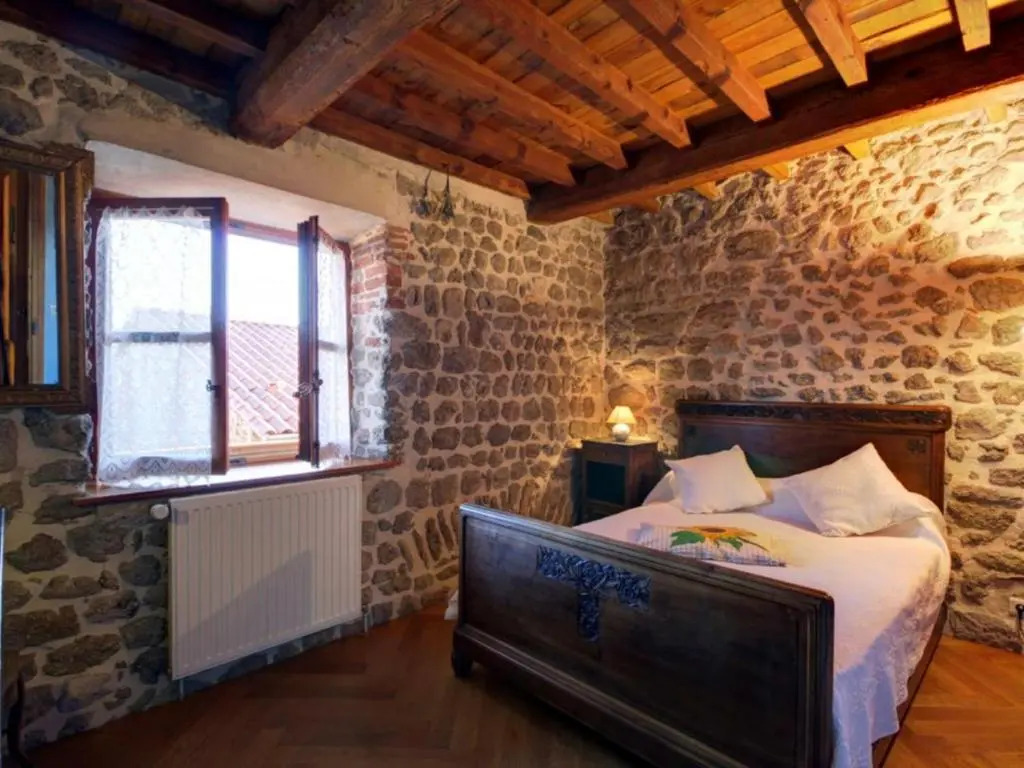 Gîte authentique et confortable pour 6 dans le Forez - FR-1-496-16