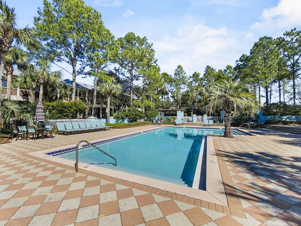 Golden On 30a 1 Bedroom Condo by RedAwning