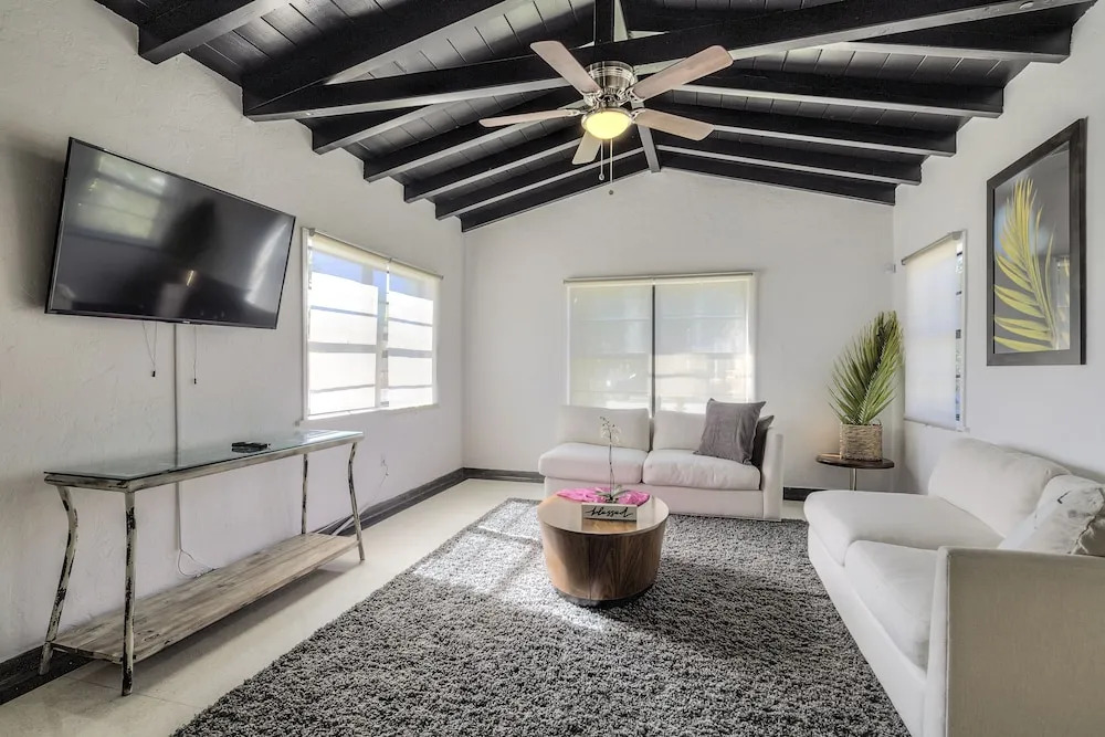 2BR 2BA Miami House by JOS17