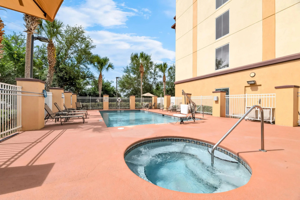 Comfort Suites Orlando Airport