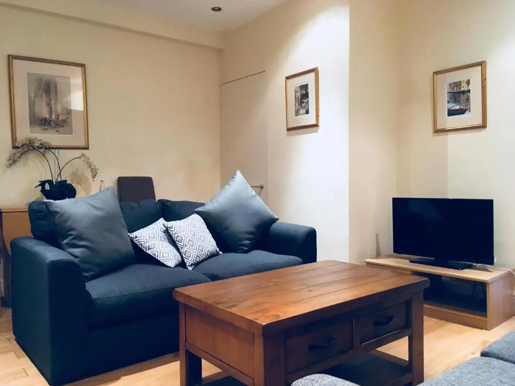 Large 2 Bedroom 2 Bathroom Apartment in Westminster