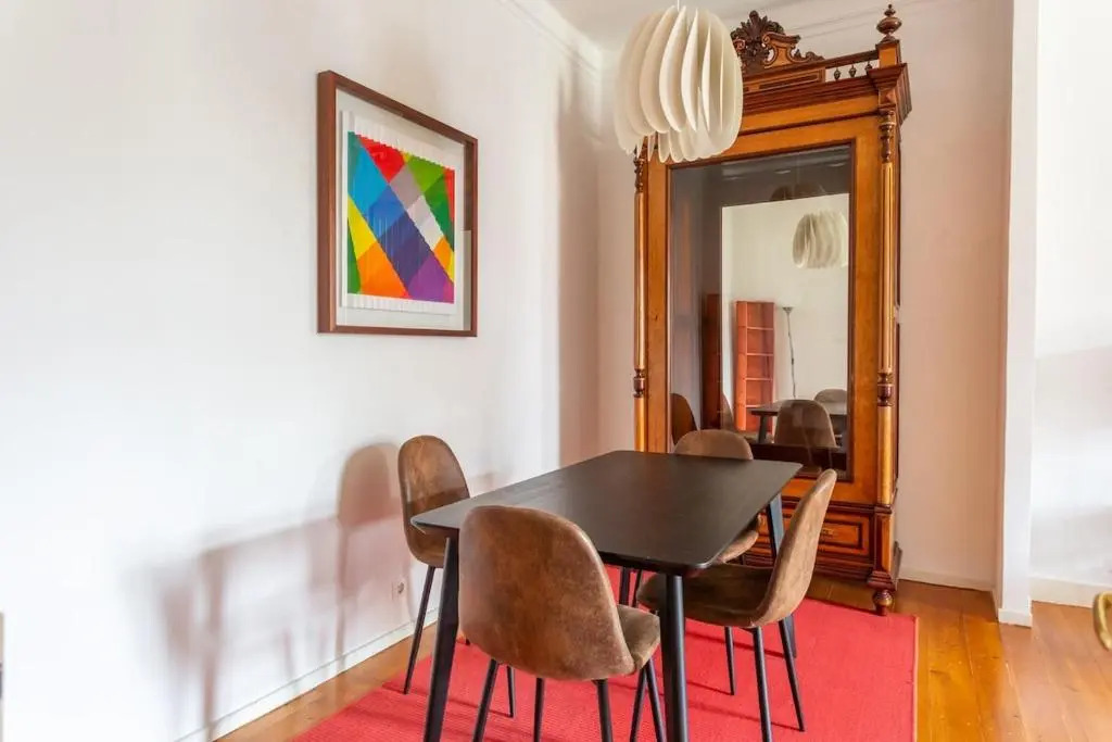 Bright 2 bedroom Apt 100m from Av. Liberdade