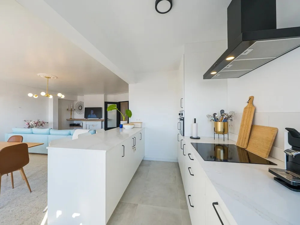 Apartment With 3 Bedrooms Near the sea