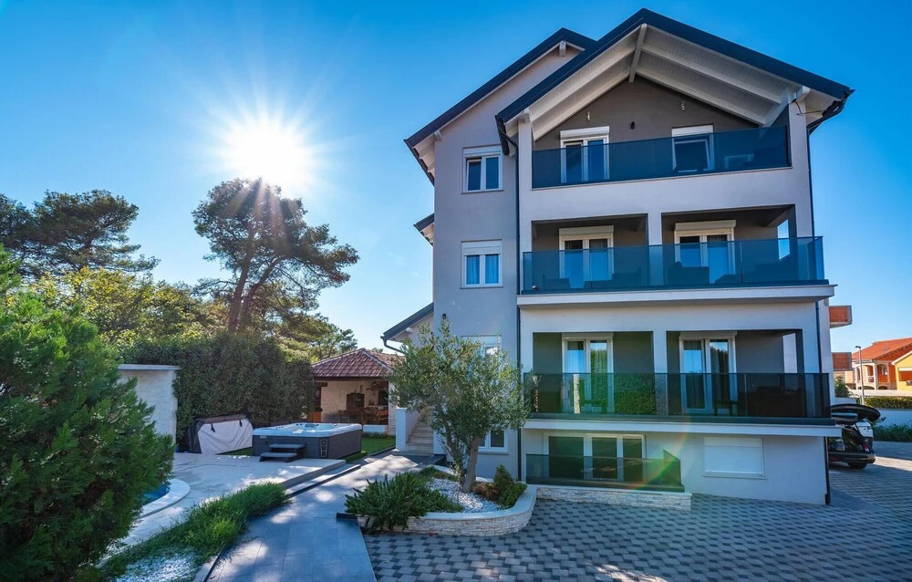 Nice Home in Zadar With Wifi and 8 Bedrooms