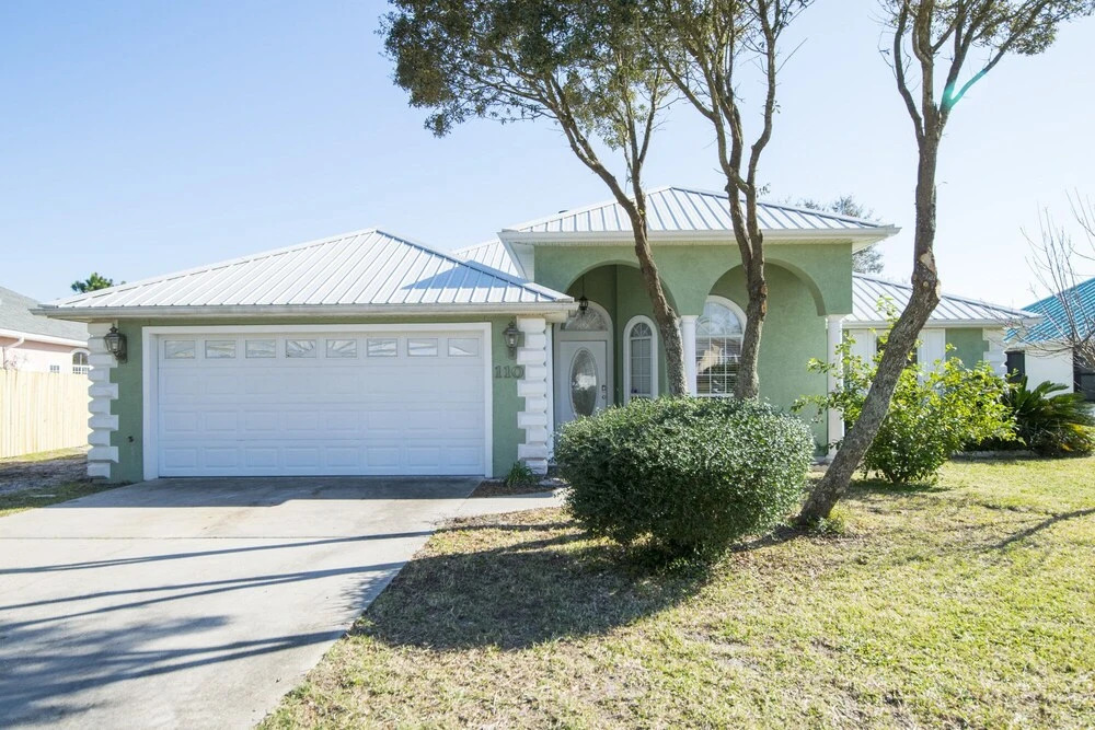 Sea-renity - 3 Br home by RedAwning