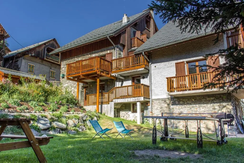 Ski Peak - Chalet Rostaing - Incredible vaulted ceiling dining room and breathtaking garden