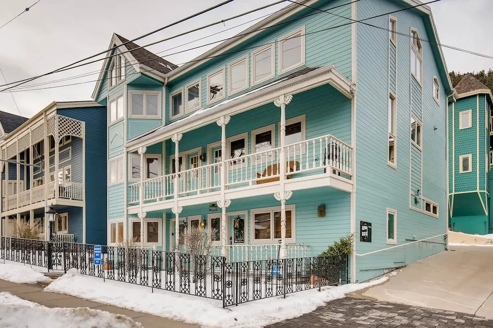 Motherlode 3 3 Bedroom Townhouse by RedAwning