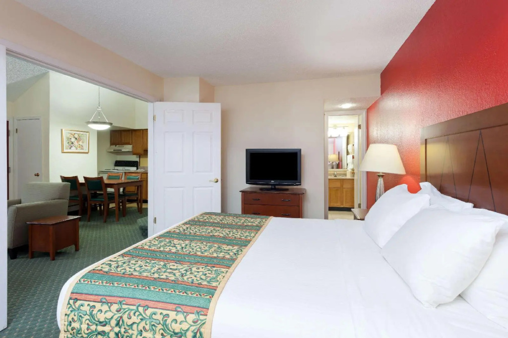 Hawthorn Suites by Wyndham Dearborn/Detroit