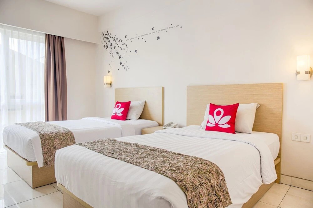 ZEN Rooms Kartika Plaza