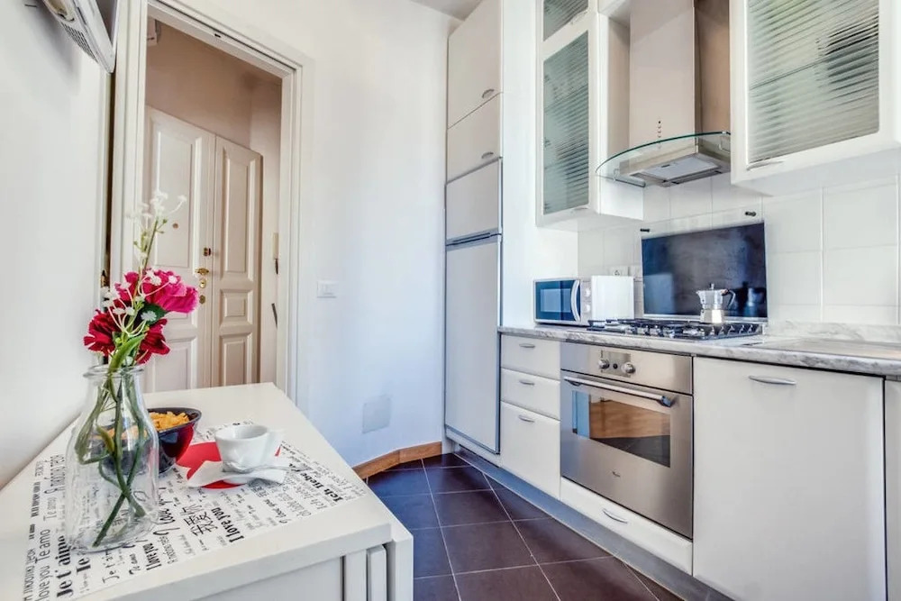 Bright and Modern 2 bed Flat Near San Giovanni