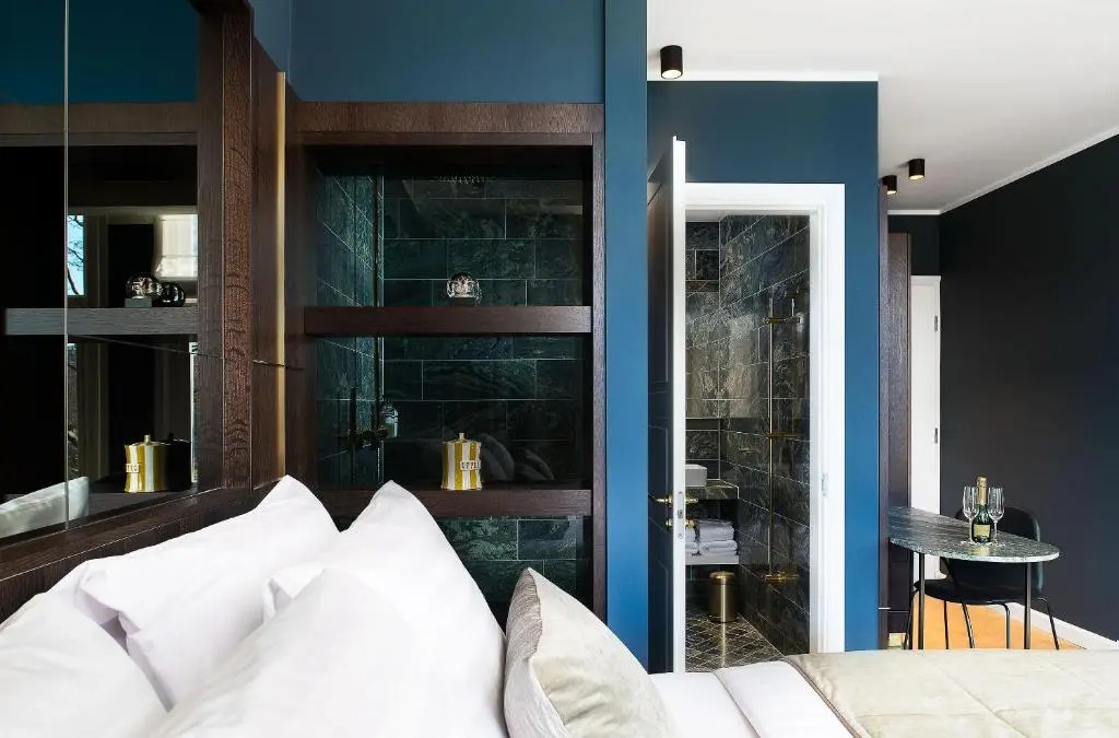 Spinoza Suites
