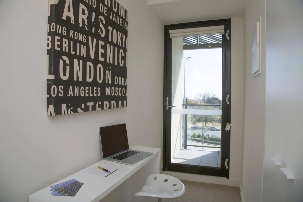 COMPLETE HOST Park View St Kilda