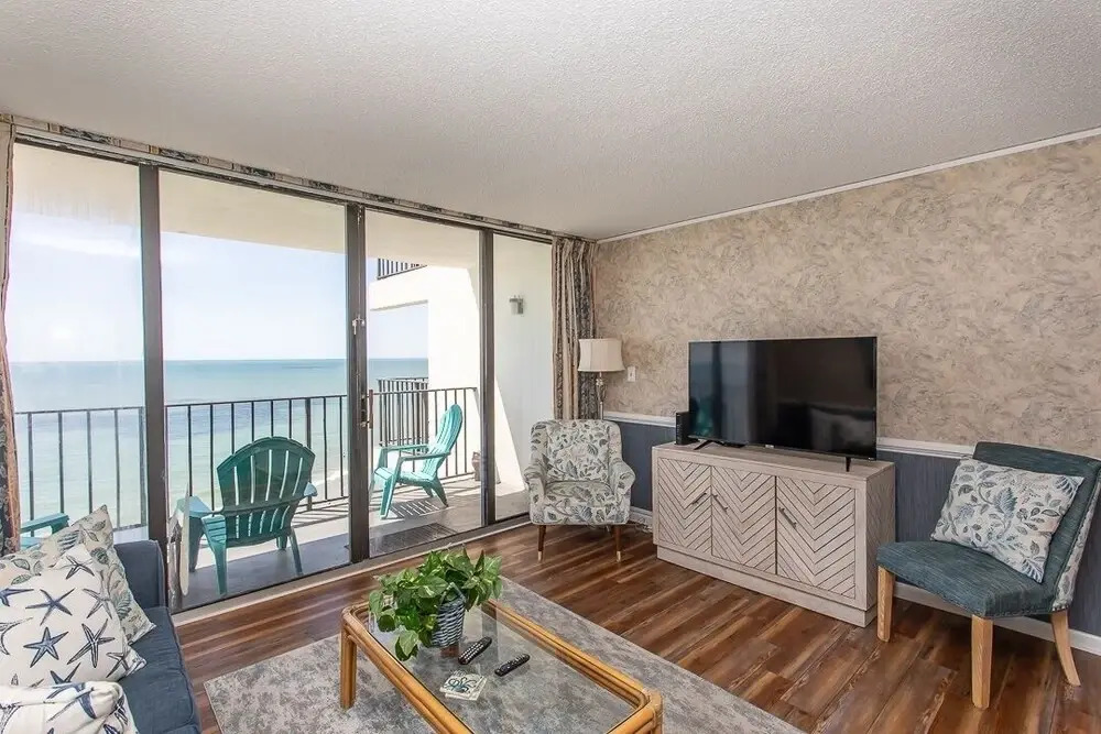 Royal Garden Resort 1404 2 Bedroom Condo by RedAwning