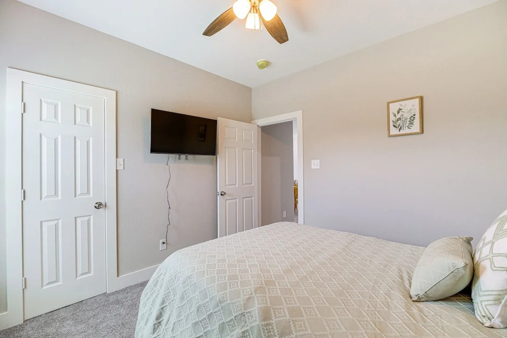 Easy Interstate Access: Quiet Houston Home!