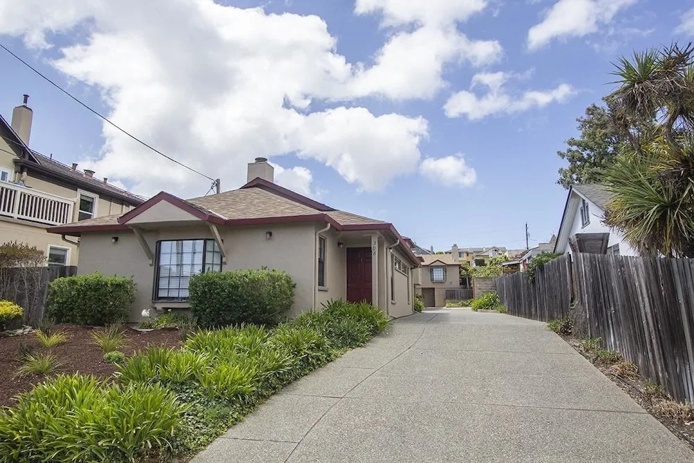 Beautiful 2 Bedroom Detached Apartment, Walk to Downtown Monterey and Fishermans Wharf