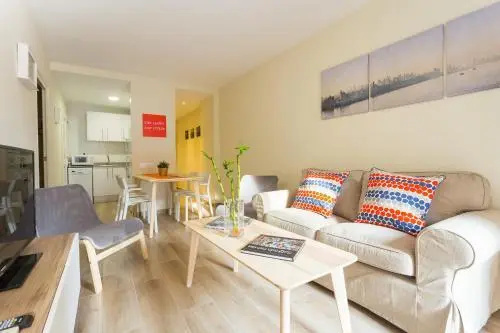 Contemporary Apartment Near Camp Nou and Fira Barcelona