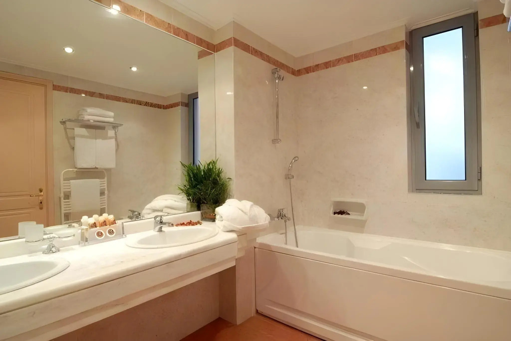 Athens Atrium Hotel and Suites