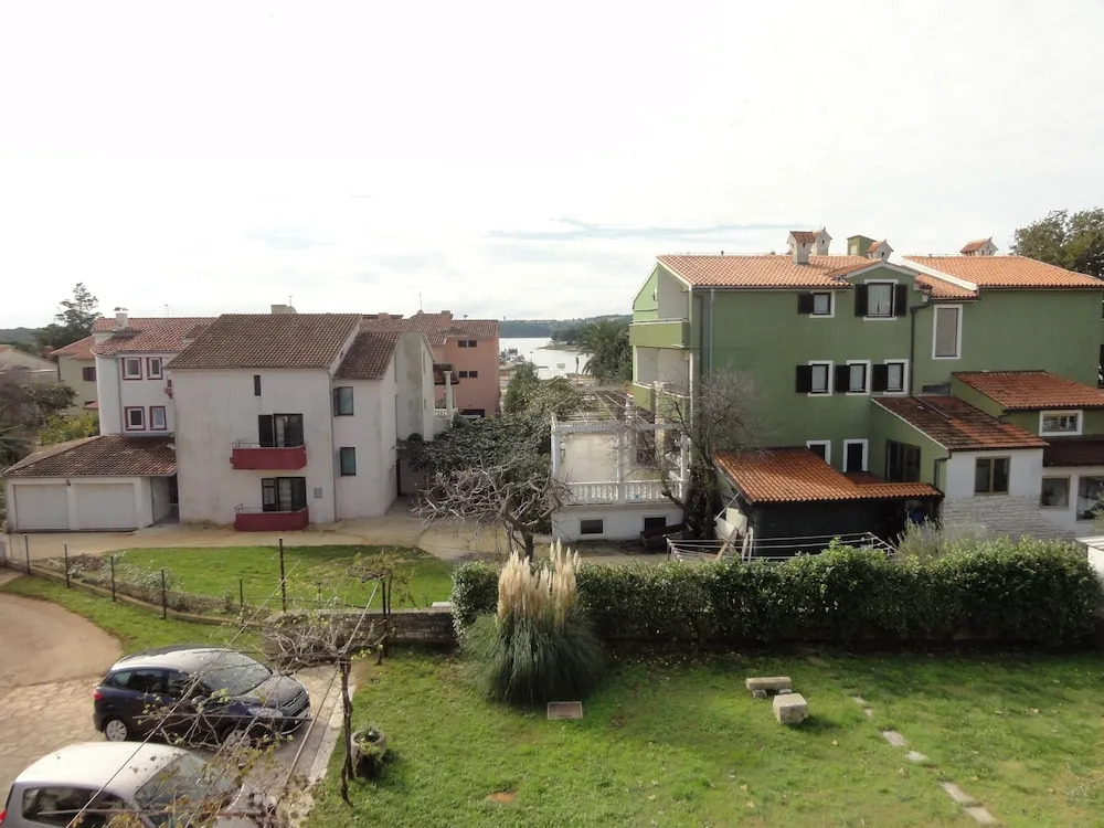 Nice and cozy Apartment Ferry in Medulin