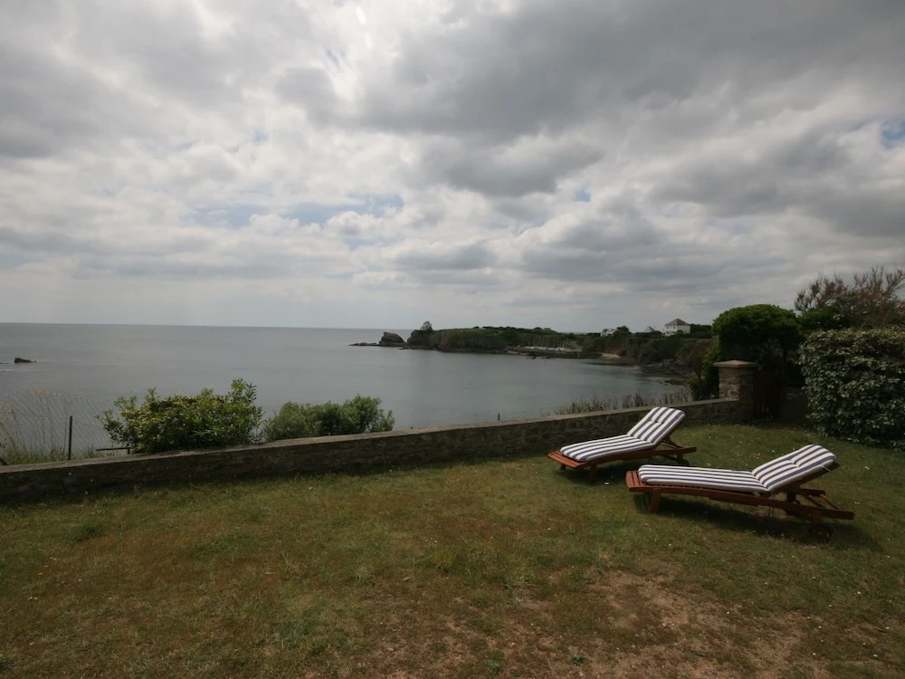 Impressive Villa With Sea View in Clohars-carnoët