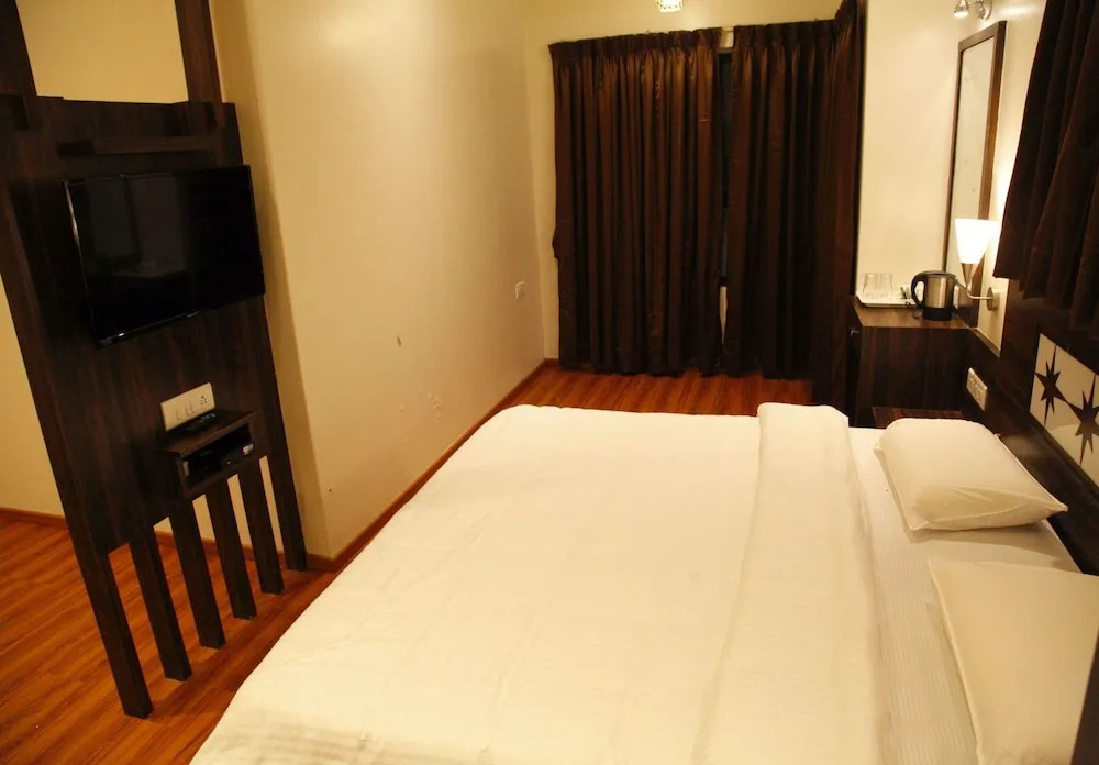 Popular Hotel